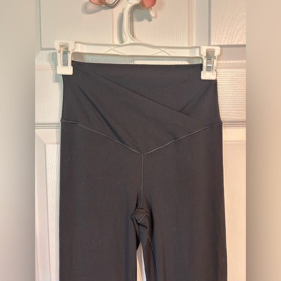 Aerie Offline crossover flare leggings size medium - Picture 5 of 9